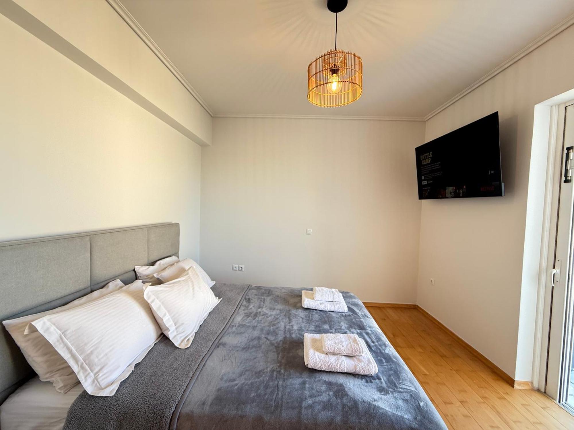 Sunny Home Private Jacuzzi Hydromassage Acropolis & Lycabettus Far View Parking 300M Metro Peristeri Athena Bagian luar foto